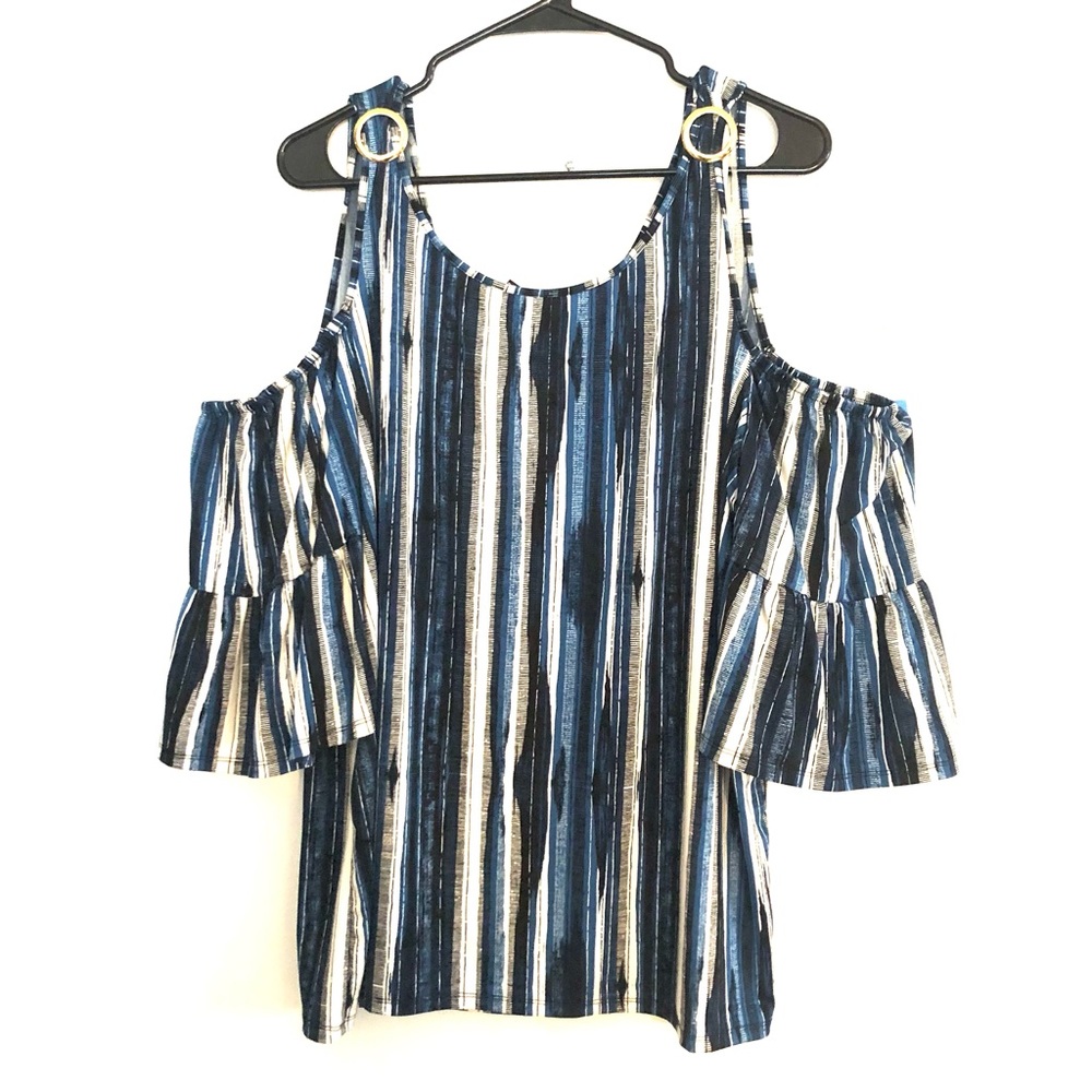Nwt cold shoulder top XL